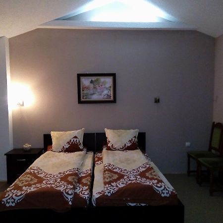 Kafana "Kaj Zoki" Bed & Breakfast Probistip Bagian luar foto
