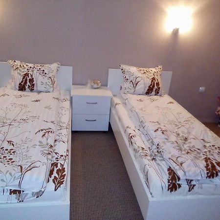 Kafana "Kaj Zoki" Bed & Breakfast Probistip Bagian luar foto