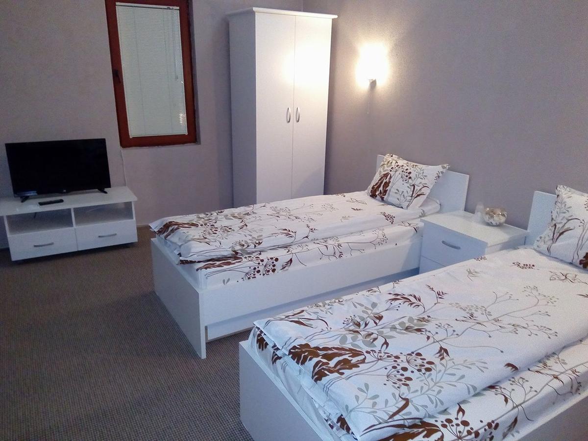 Kafana "Kaj Zoki" Bed & Breakfast Probistip Bagian luar foto