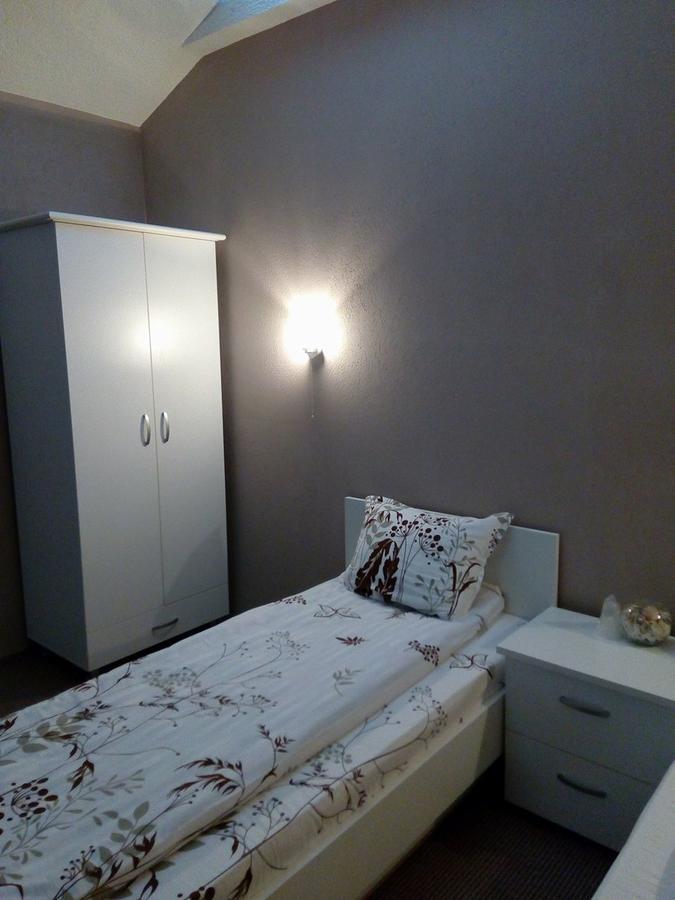 Kafana "Kaj Zoki" Bed & Breakfast Probistip Bagian luar foto