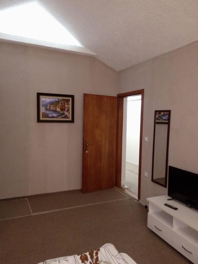 Kafana "Kaj Zoki" Bed & Breakfast Probistip Bagian luar foto