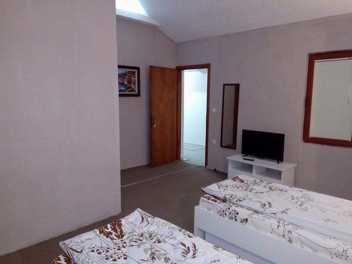 Kafana "Kaj Zoki" Bed & Breakfast Probistip Bagian luar foto